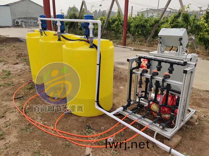 三通道(dao)施(shi)肥(fei)機(jī)